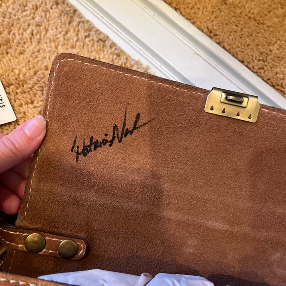 Brand New Without Tags Patricia Nash Map Crossbody WITH Autograph - Picture 5 of 8